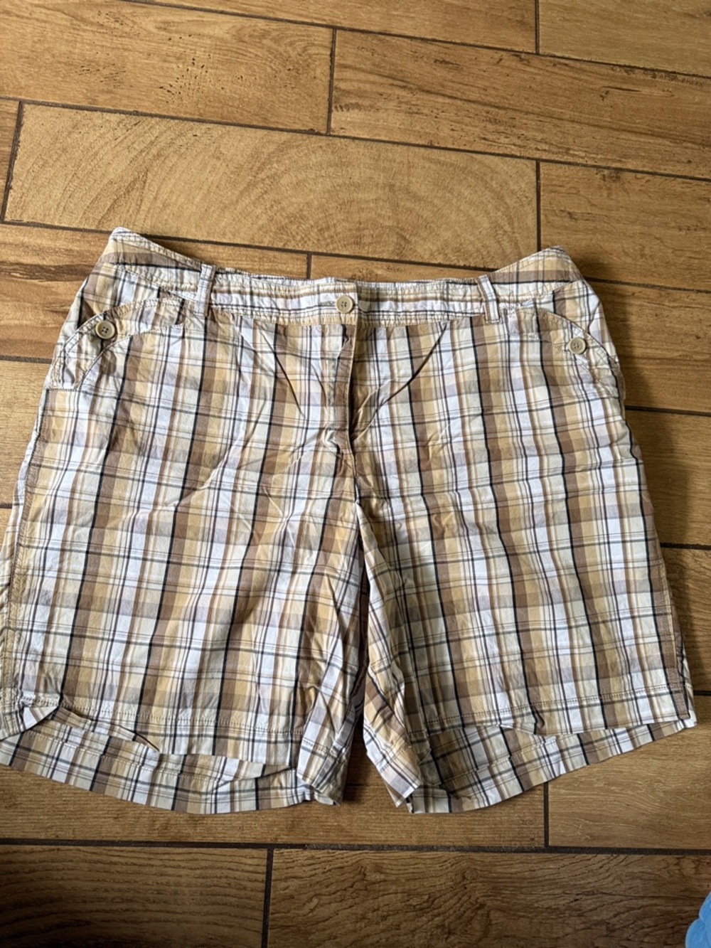 Women's Plaid Cotton Shorts - Beige Brown and White